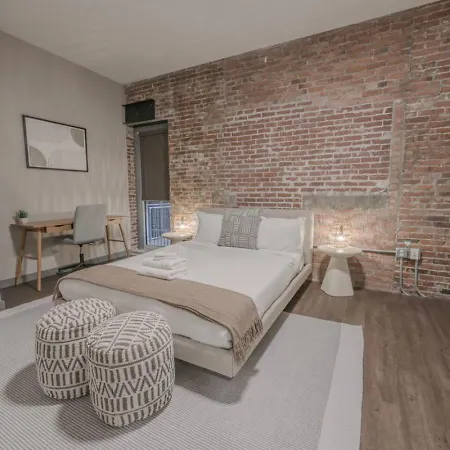 Stylish Downtown 2 Bedroom